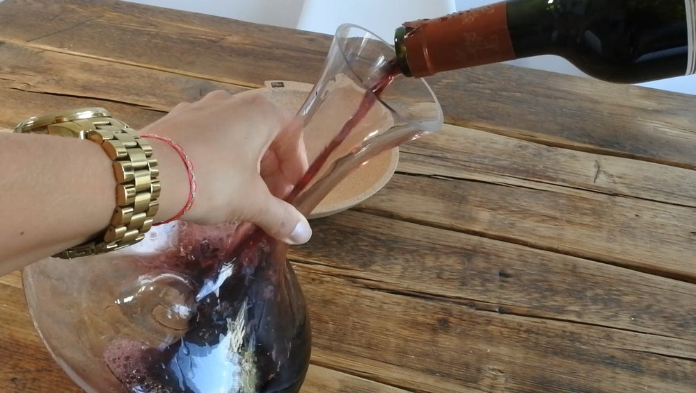 Por qué y cómo decantar el vino?