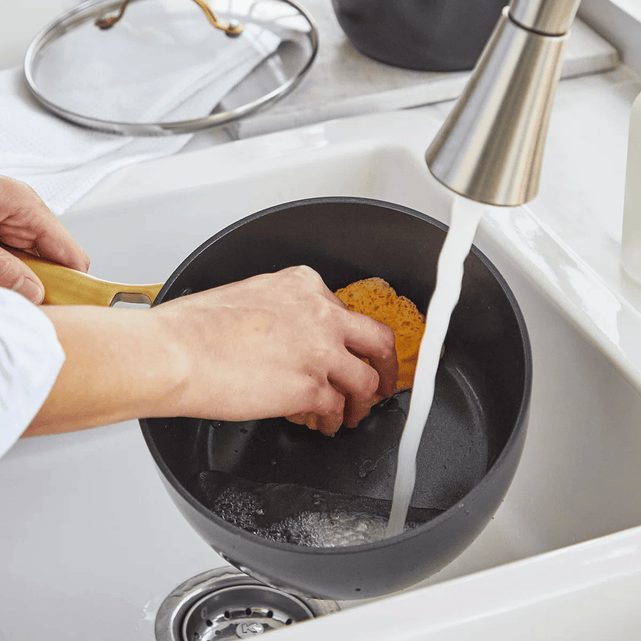Je Greenpan schoonmaken zonder schade